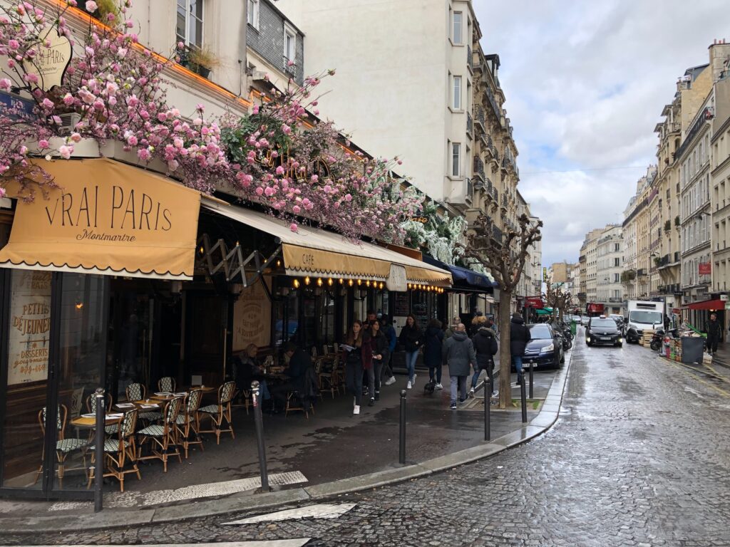 6-best-travel-tips-you-must-know-before-visiting-paris-travel-sim-cards-king-sims-europe-sims-sim-cards-for-france-Tip3-marloes-hilckmann-