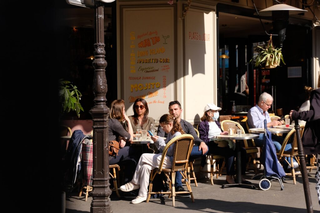 6-best-travel-tips-you-must-know-before-visiting-paris-travel-sim-cards-king-sims-europe-sims-sim-cards-for-france-Tip4-mykyta-martynenko