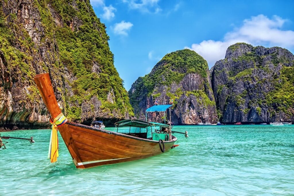 thailand island hopping travel esim helping tourists stay connected across Phuket Phi Phi and Koh Samui
